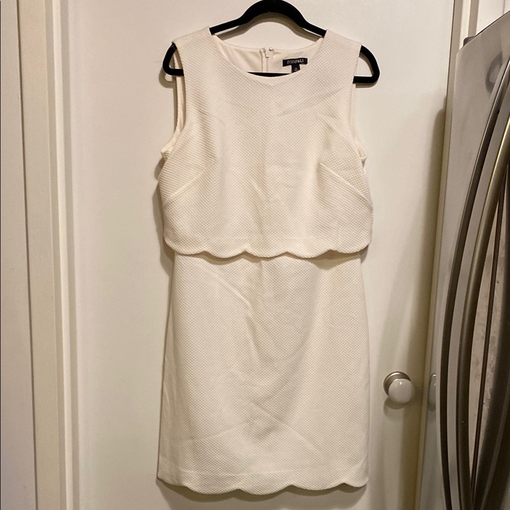 Elegant White Sleeveless Dress